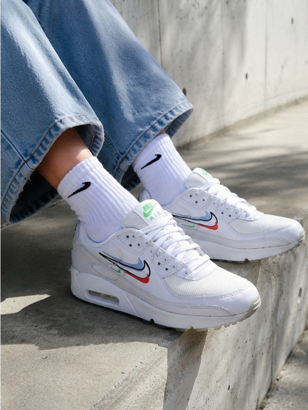 Nike Air Max White Multicolor Sneakers Unisex Size 6Y / Women’s 7.5-8